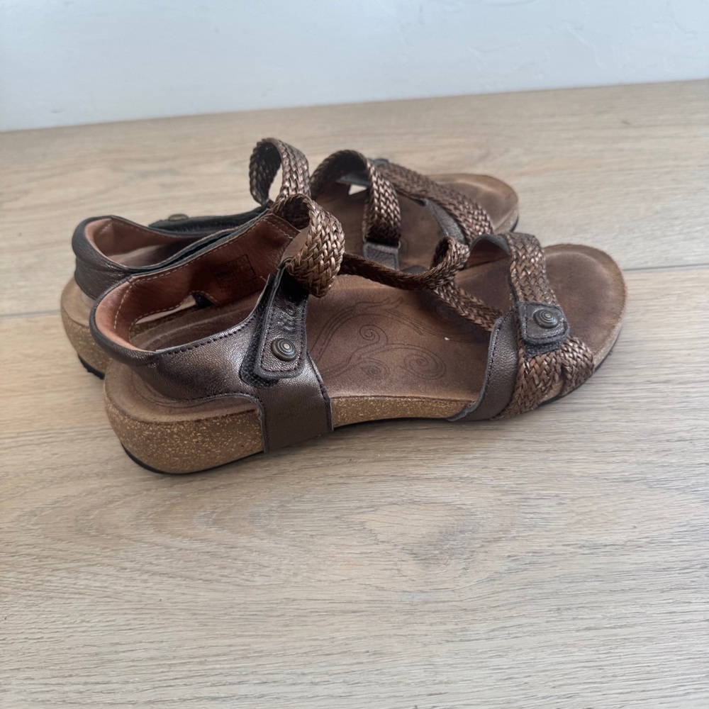 Taos Trulie Bronze Braided Sandals Size 9 - 9.5 - Picture 3 of 6